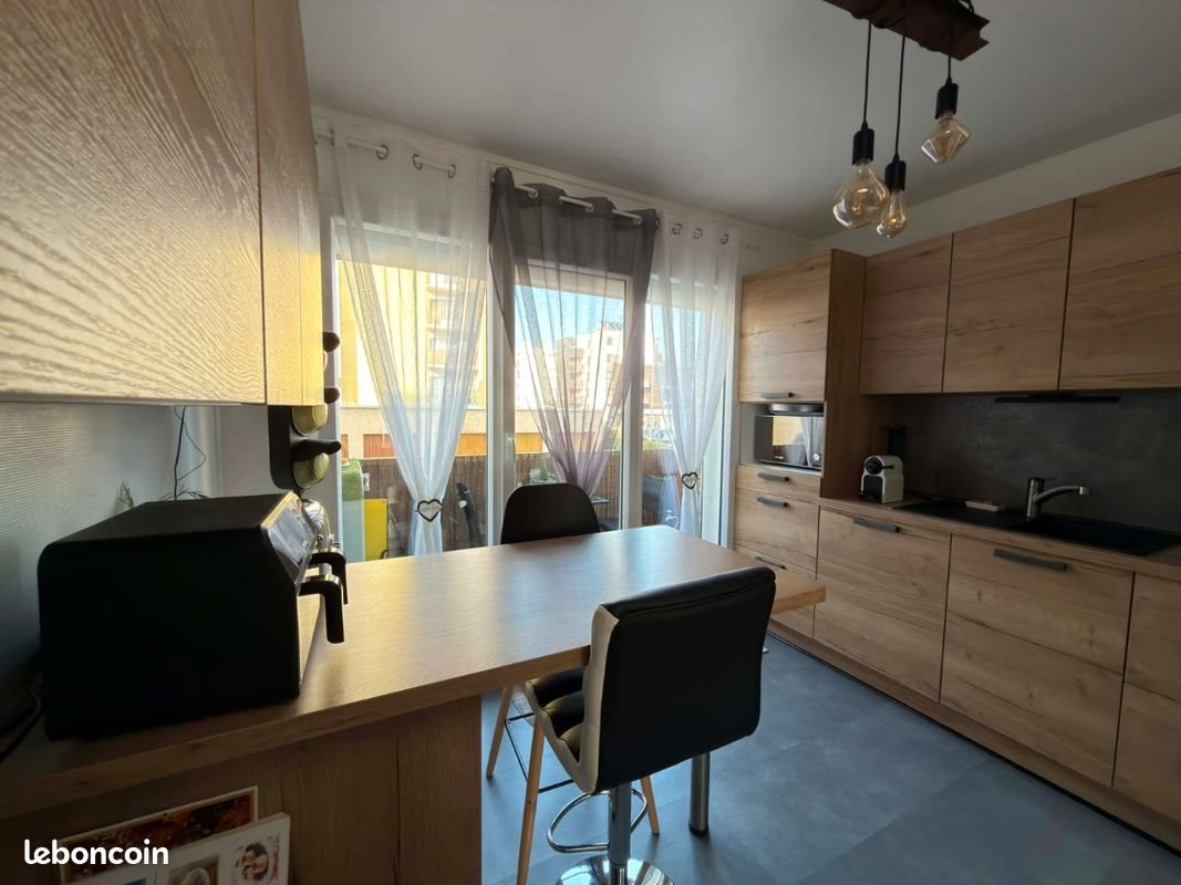 Appartement à vendre, 86m², Saint-Max