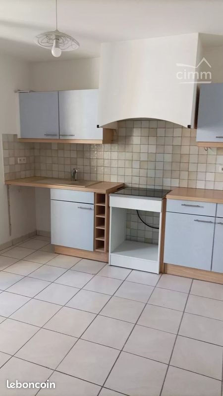 Appartement à louer, 28m², Peyrolles-en-Provence
