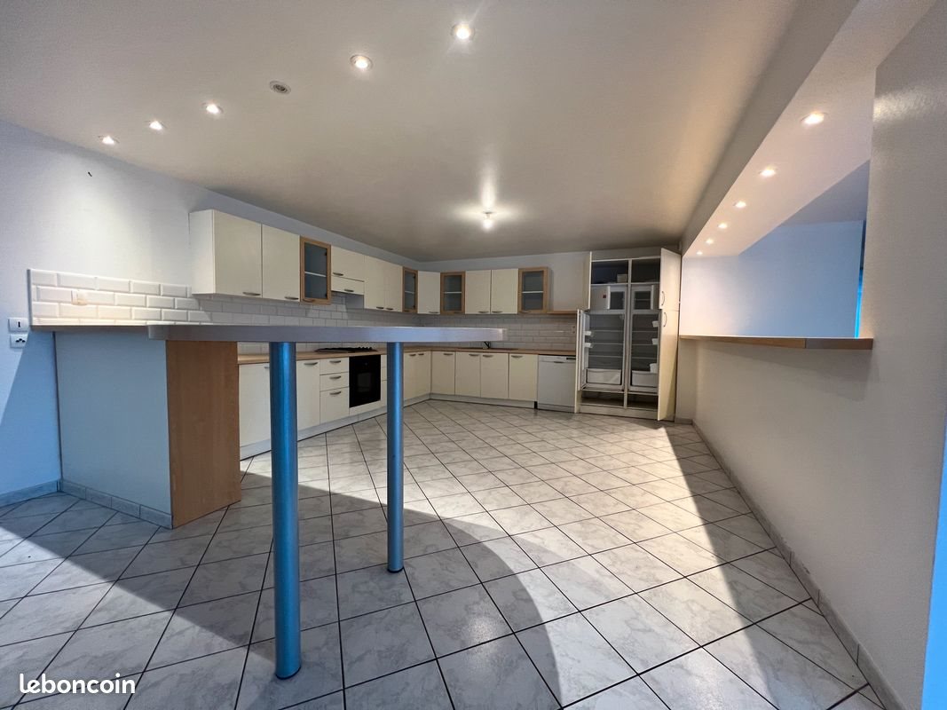 Appartement à louer, 235m², Vire