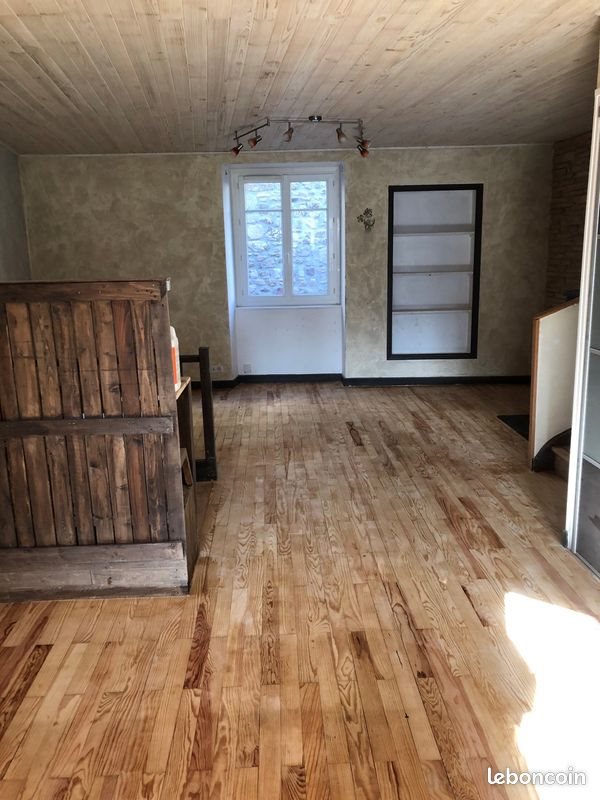Maison à louer, 97m², Roiffieux