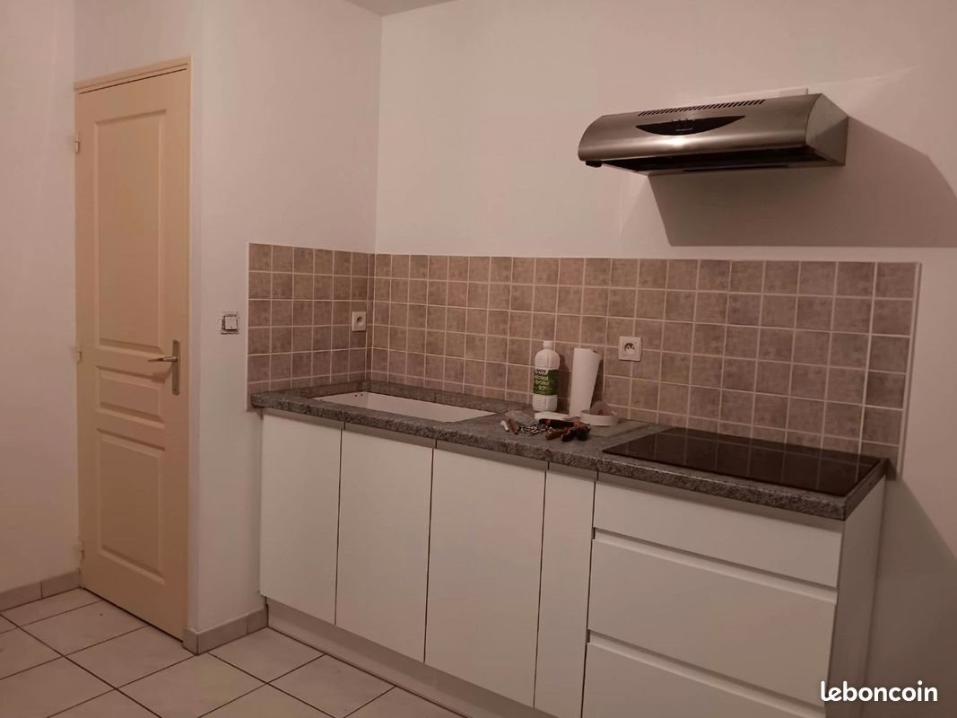 Appartement à louer, 59m², Fors