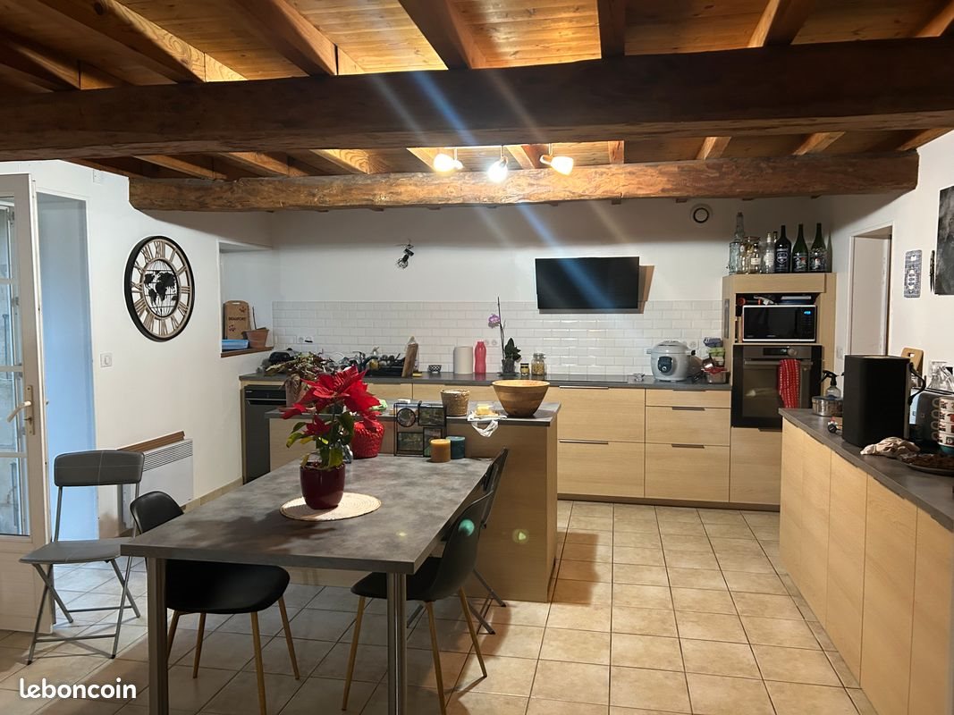 Maison à louer, 136m², Soulignonne