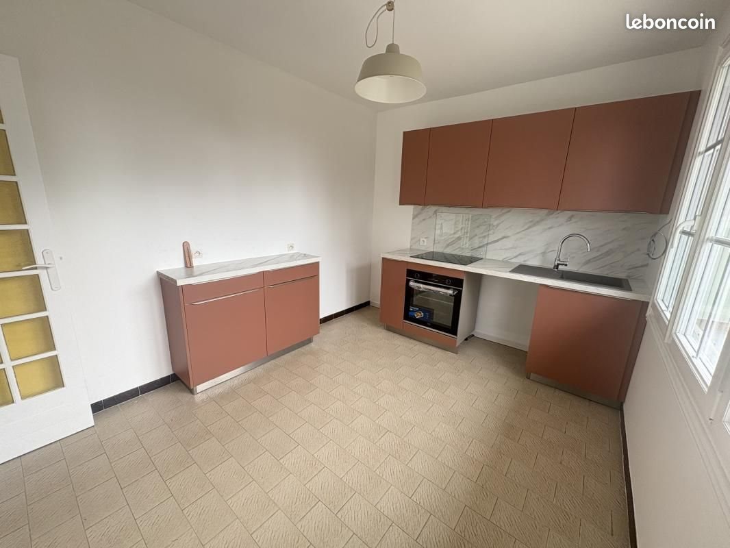 Appartement à louer, 70m², Saint-Bonnet-les-Oules