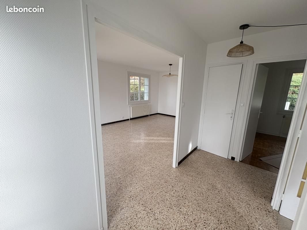 Appartement à louer, 70m², Saint-Bonnet-les-Oules