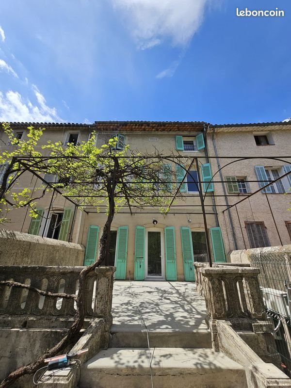 Appartement à louer, 82m², Belgentier