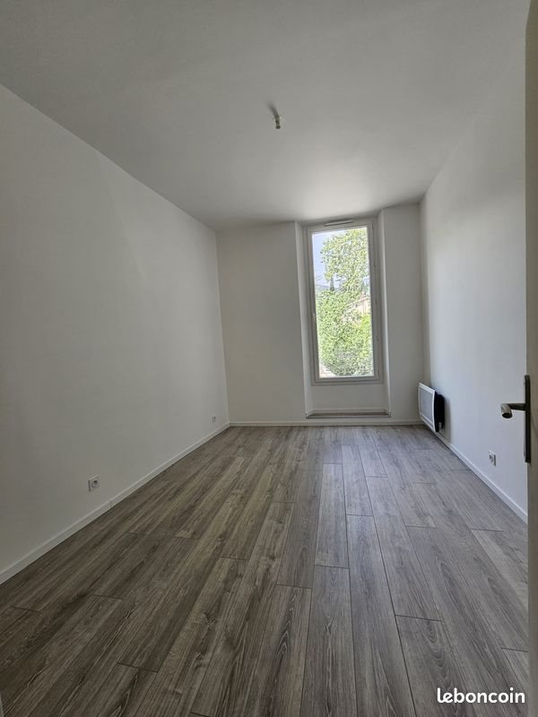 Appartement à louer, 82m², Belgentier