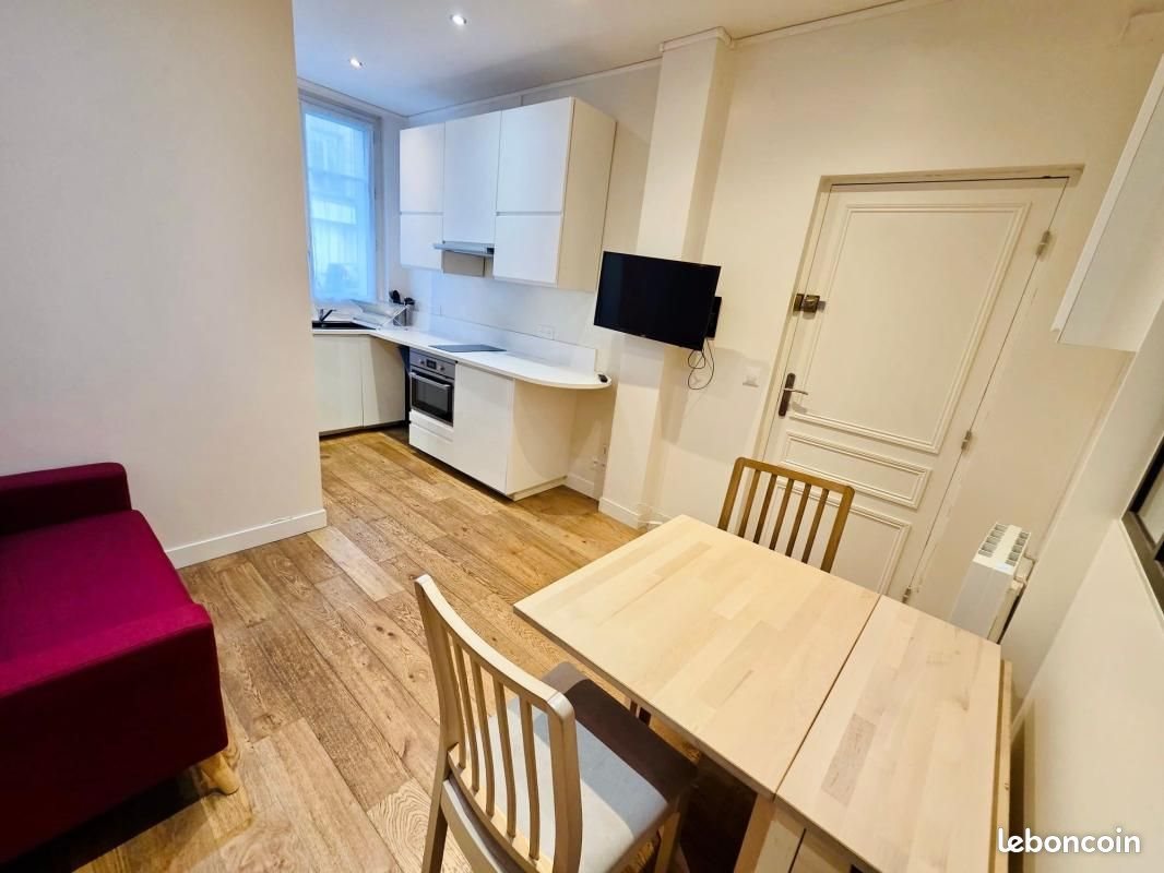 Appartement à louer, 25m², Paris 18ème