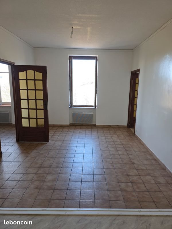 Appartement à louer, 80m², Thizy