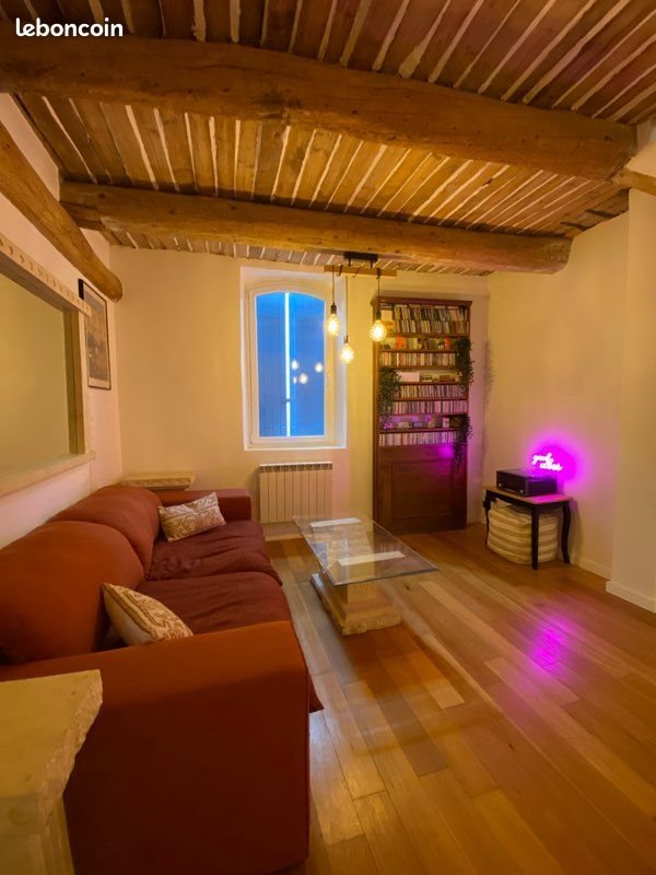 Maison à louer, 70m², Saint-Mitre-les-Remparts