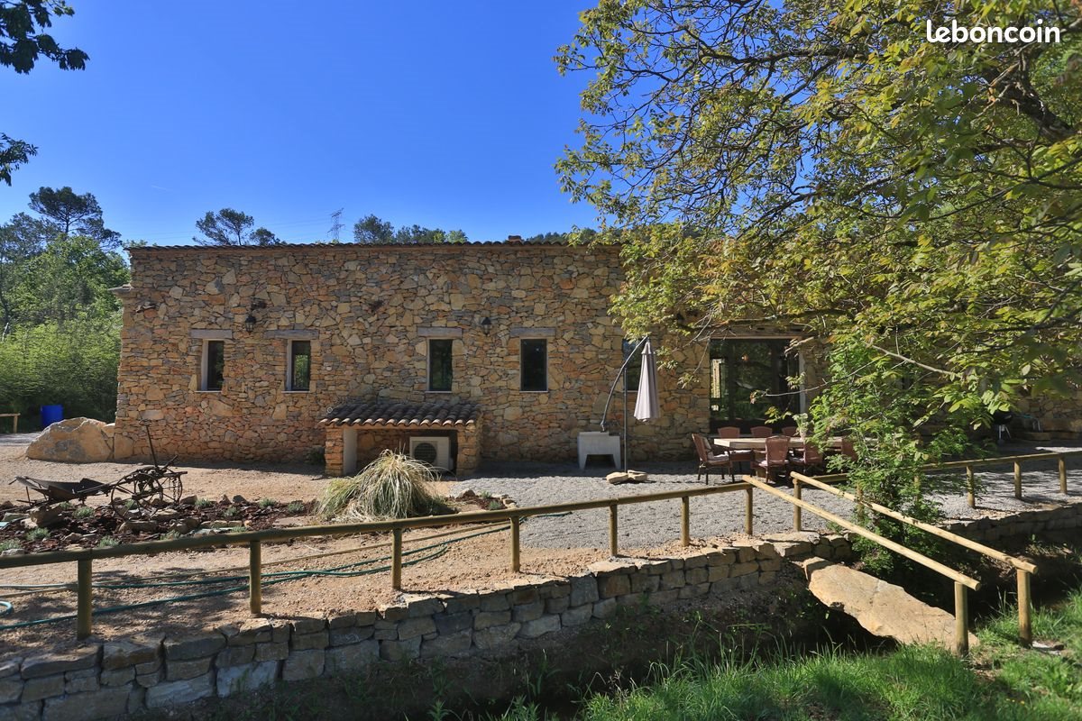 Maison à louer, 223m², Le Thoronet