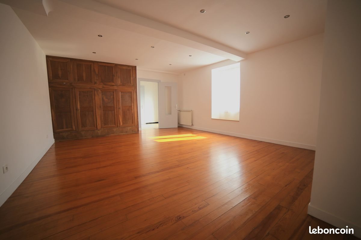 Maison à louer, 101m², Gelos