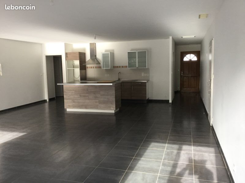 Maison à louer, 128m², Vendres