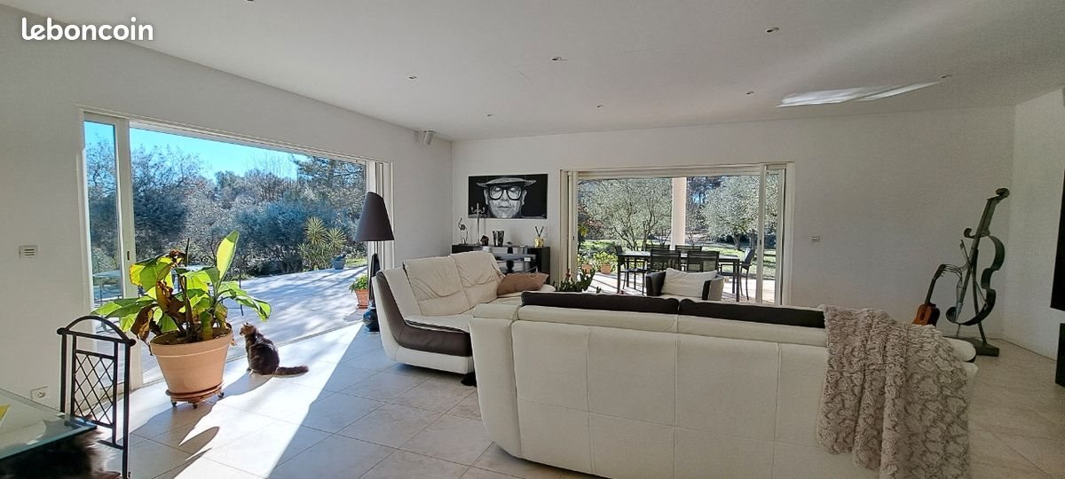Maison à louer, 260m², Seillans