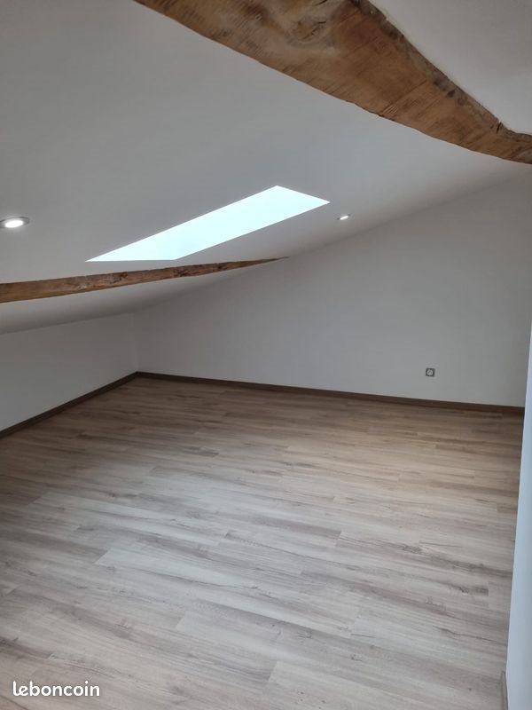 Appartement à louer, 98m², Neuville-les-Dames