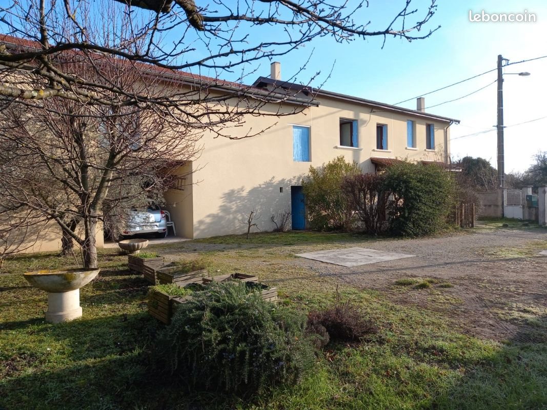 Appartement à louer, 54m², Roussillon