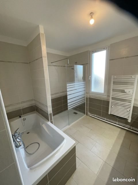 Maison à louer, 198m², Villebougis