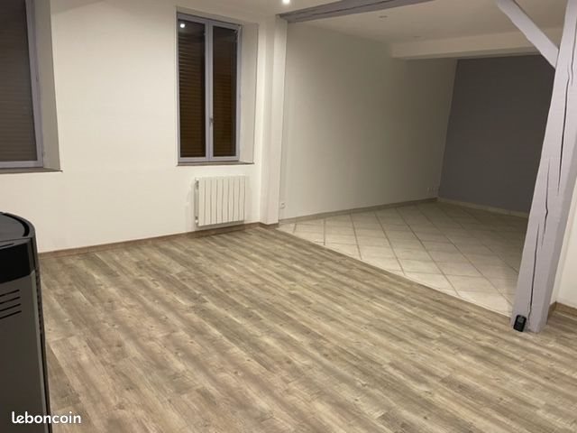 Maison à louer, 198m², Villebougis