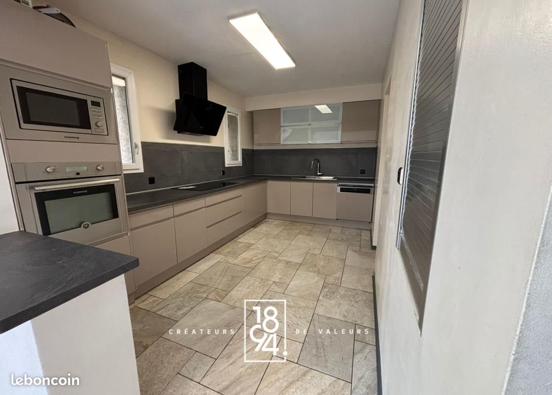 Maison à louer, 143m², Pertuis