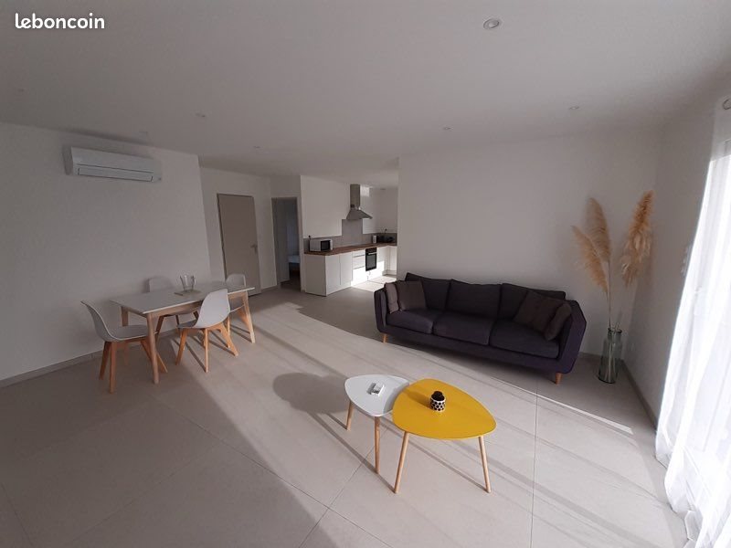 Maison à louer, 75m², Lussas