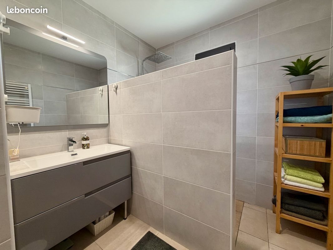 Maison à louer, 83m², Vinassan