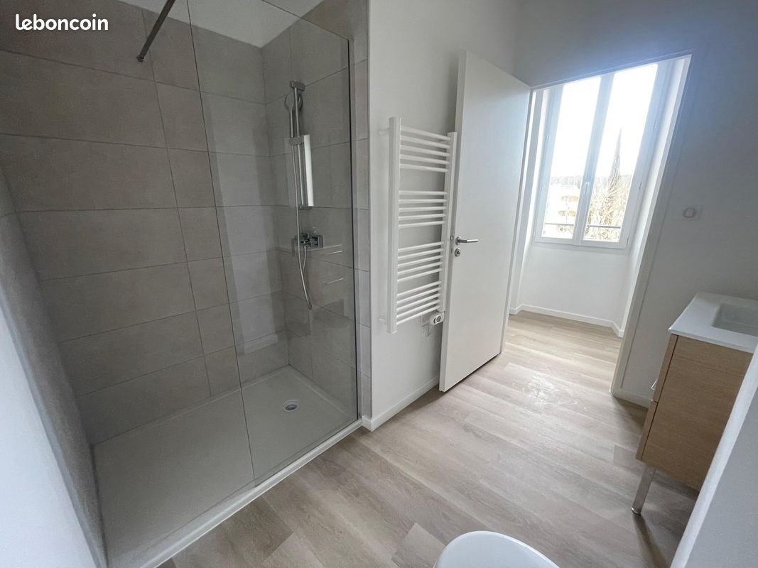 Appartement à louer, 70m², Simiane-Collongue