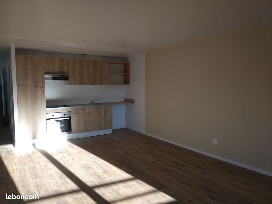 Appartement à louer, 75m², Servas