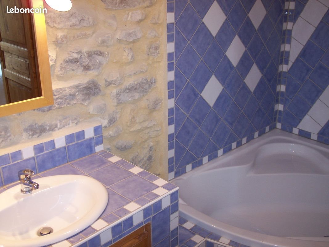 Appartement à louer, 65m², Montaren-et-Saint-Médiers