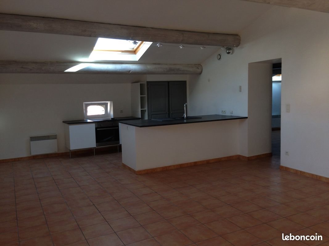 Appartement à louer, 672m², Saint-Paul-Trois-Châteaux