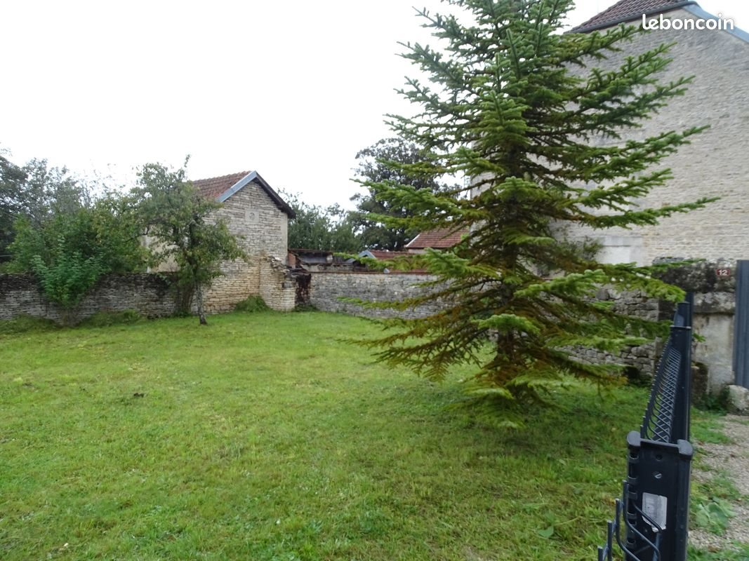 Maison à louer, 104m², Saint-Loup-sur-Aujon
