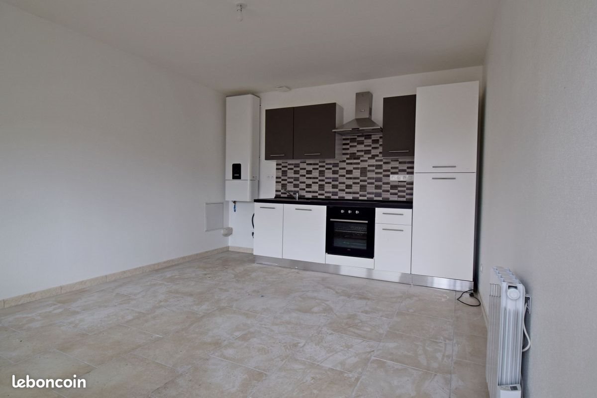 Maison à louer, 81m², Germigney