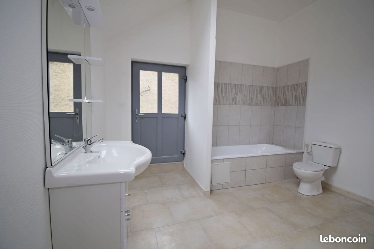 Maison à louer, 81m², Germigney