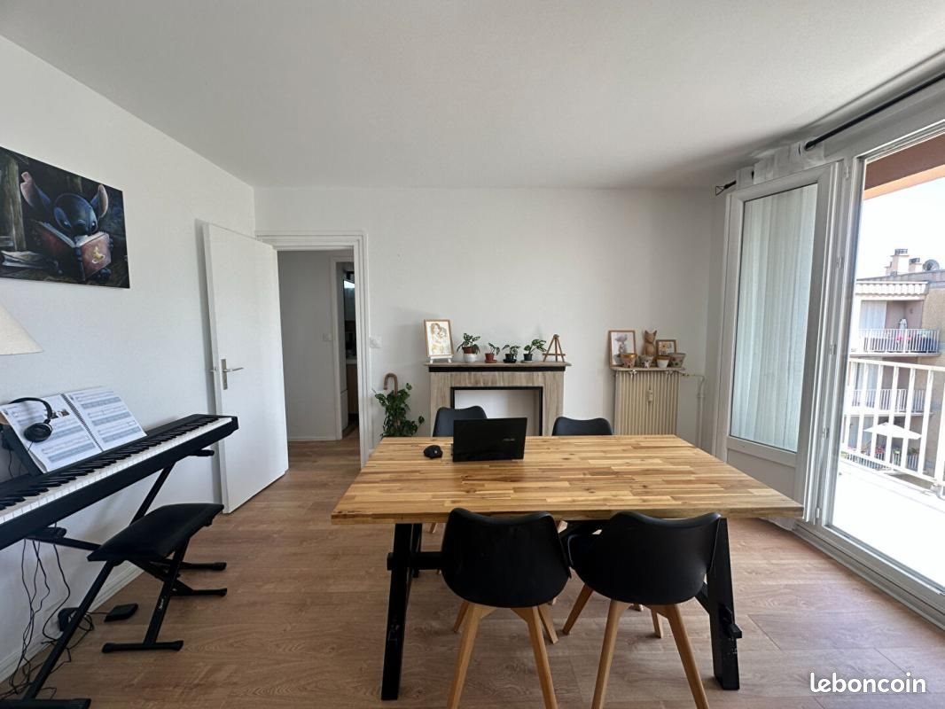 Appartement à louer, 90m², Egly