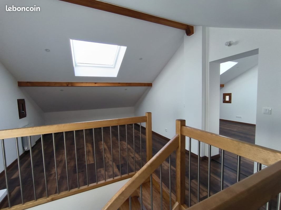 Maison à louer, 118m², Fessy