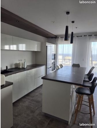 Appartement à louer, 82m², Bastia