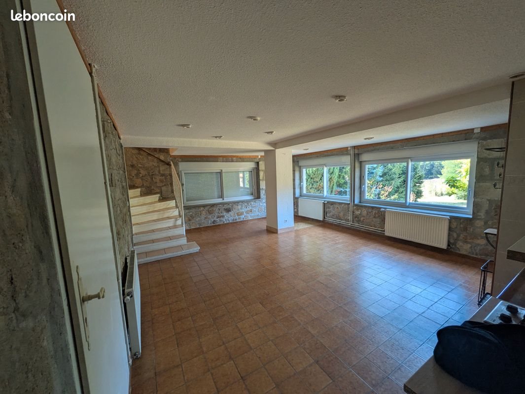 Maison à louer, 142m², Alboussière