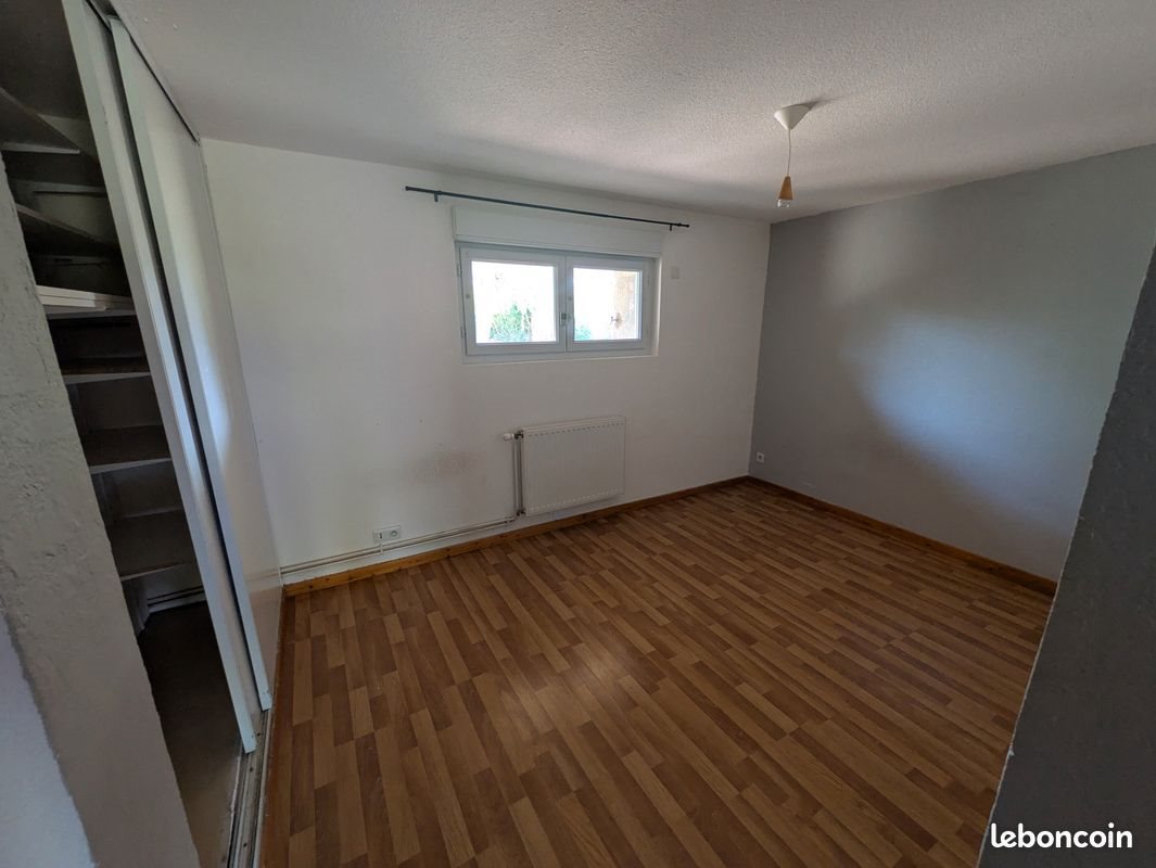 Maison à louer, 142m², Alboussière