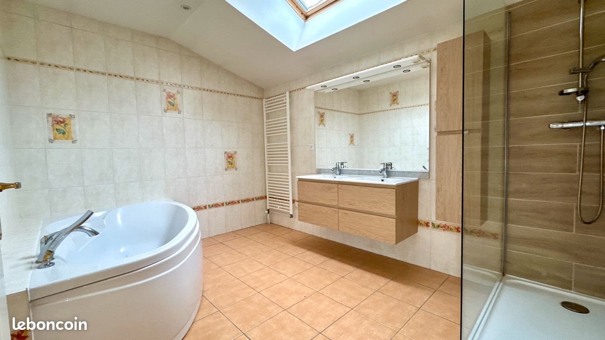 Appartement à louer, 160m², Argancy