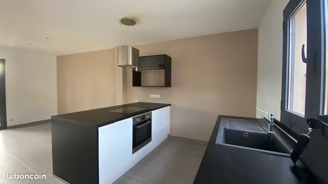 Maison à louer, 124m², Corbère