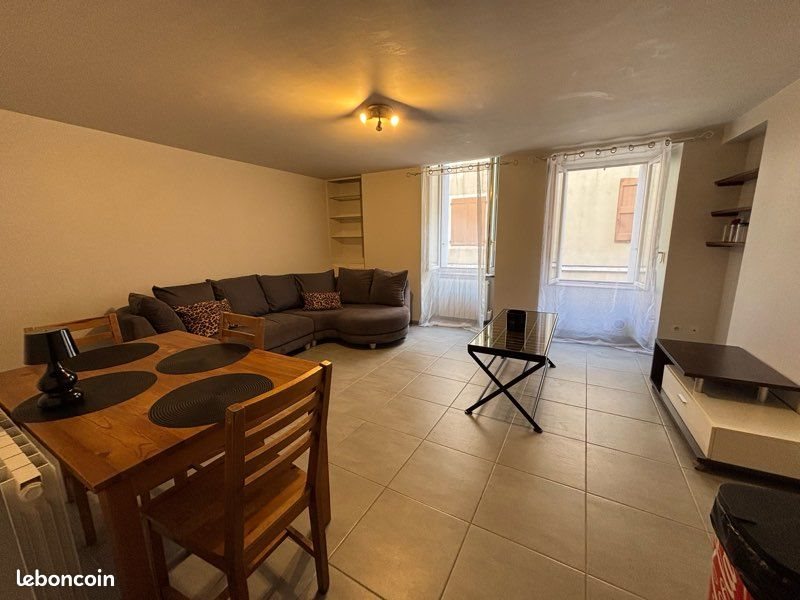 Appartement à louer, 45m², Millau