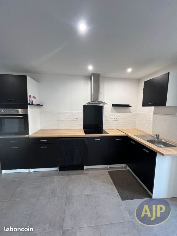 Maison à louer, 73m², Issé