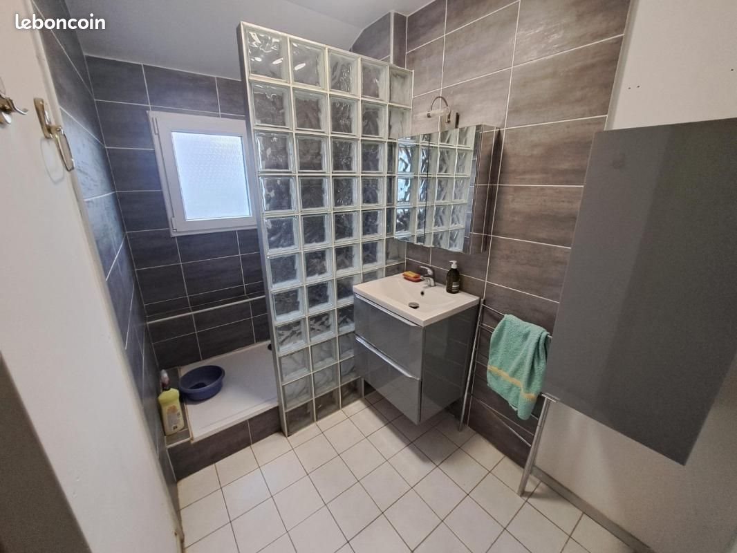 Maison à louer, 101m², Vénissieux