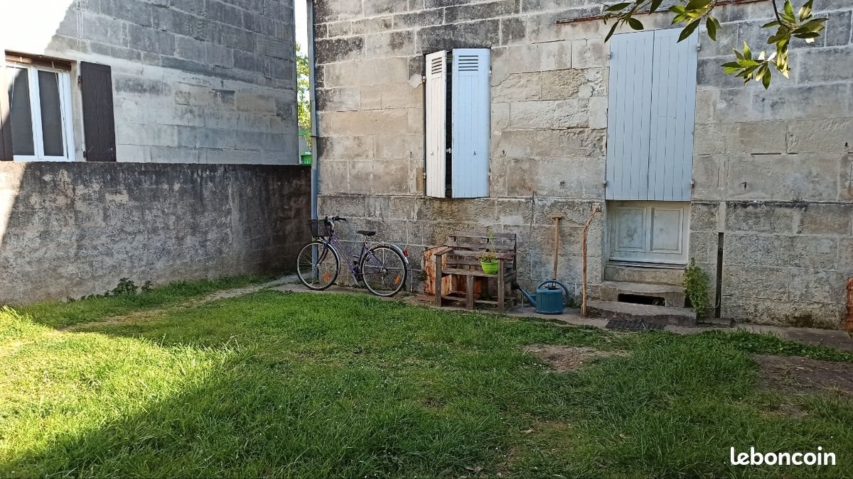 Appartement à louer, 25m², Saintes