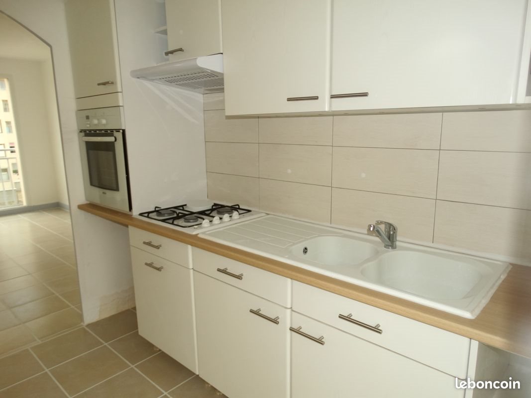 Appartement à louer, 63m², Roussillon