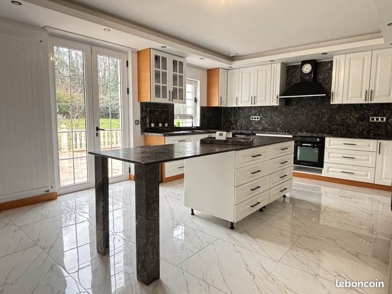 Maison à louer, 354m², Couëron