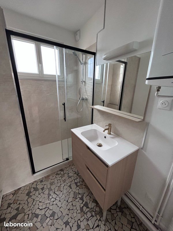 Appartement à louer, 26m², Paris 18ème