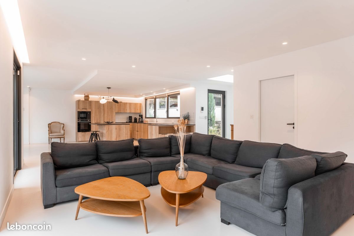 Maison à louer, 234m², Saint-Didier-au-Mont-d'Or
