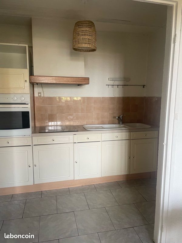 Maison à louer, 76m², Saint-Jean-Roure