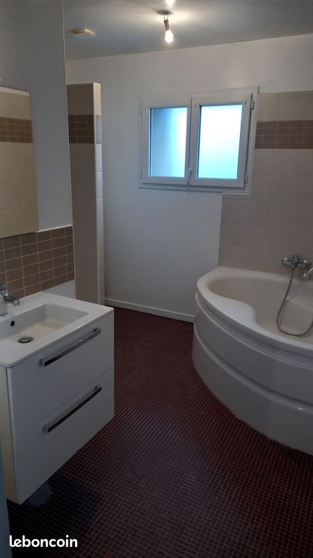 Maison à louer, 120m², Miolles