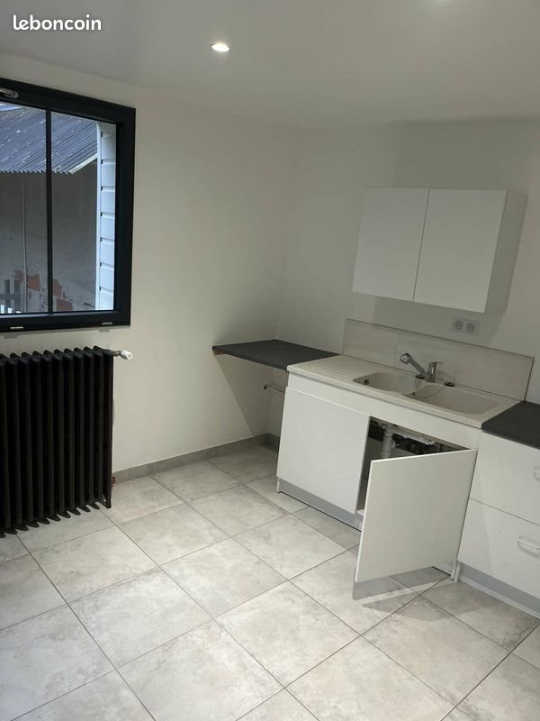 Appartement à louer, 83m², Saint-Flovier