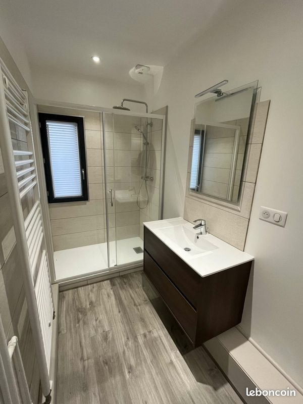Appartement à louer, 83m², Saint-Flovier
